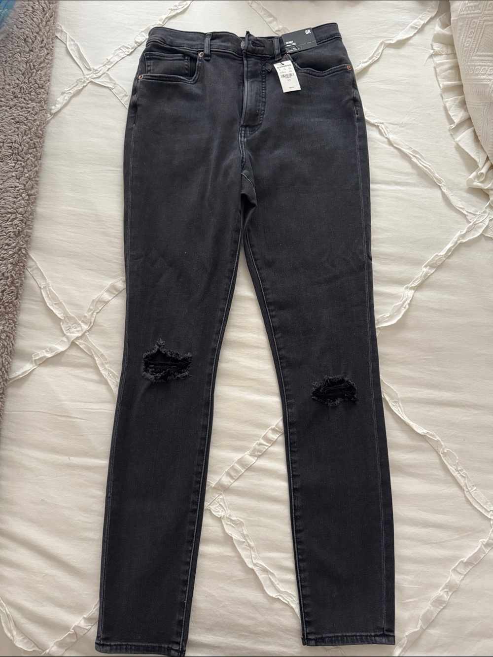 New with tags! Express Black Ripped Skinny Jeans for Women